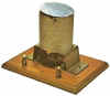 1876_Bell_telephone_iron_box_receiver.jpg (40501 bytes)