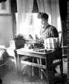 1905_Demonstration_of_Edison_Phonograph_EHS29320047.jpg (45989 bytes)