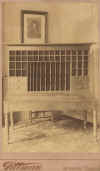 Lincolns_Desk_Springfield_IL_1880s_photo_OM.JPG (66316 bytes)